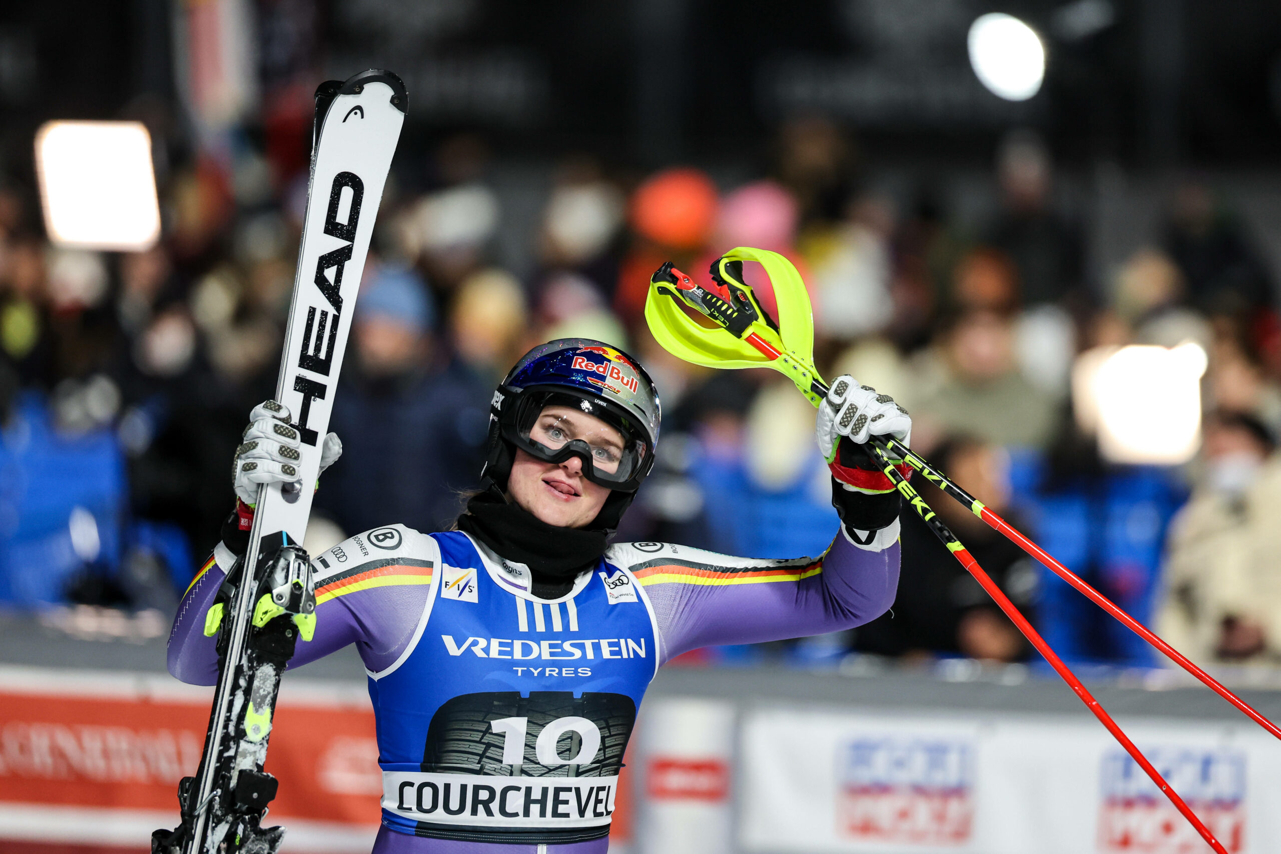 Emma Aicher auf Skiern