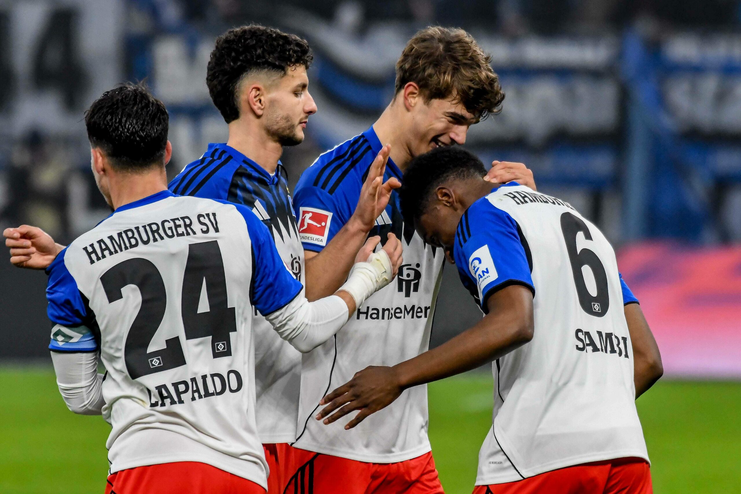 Albert Sambi Lokonga wird bejubelt