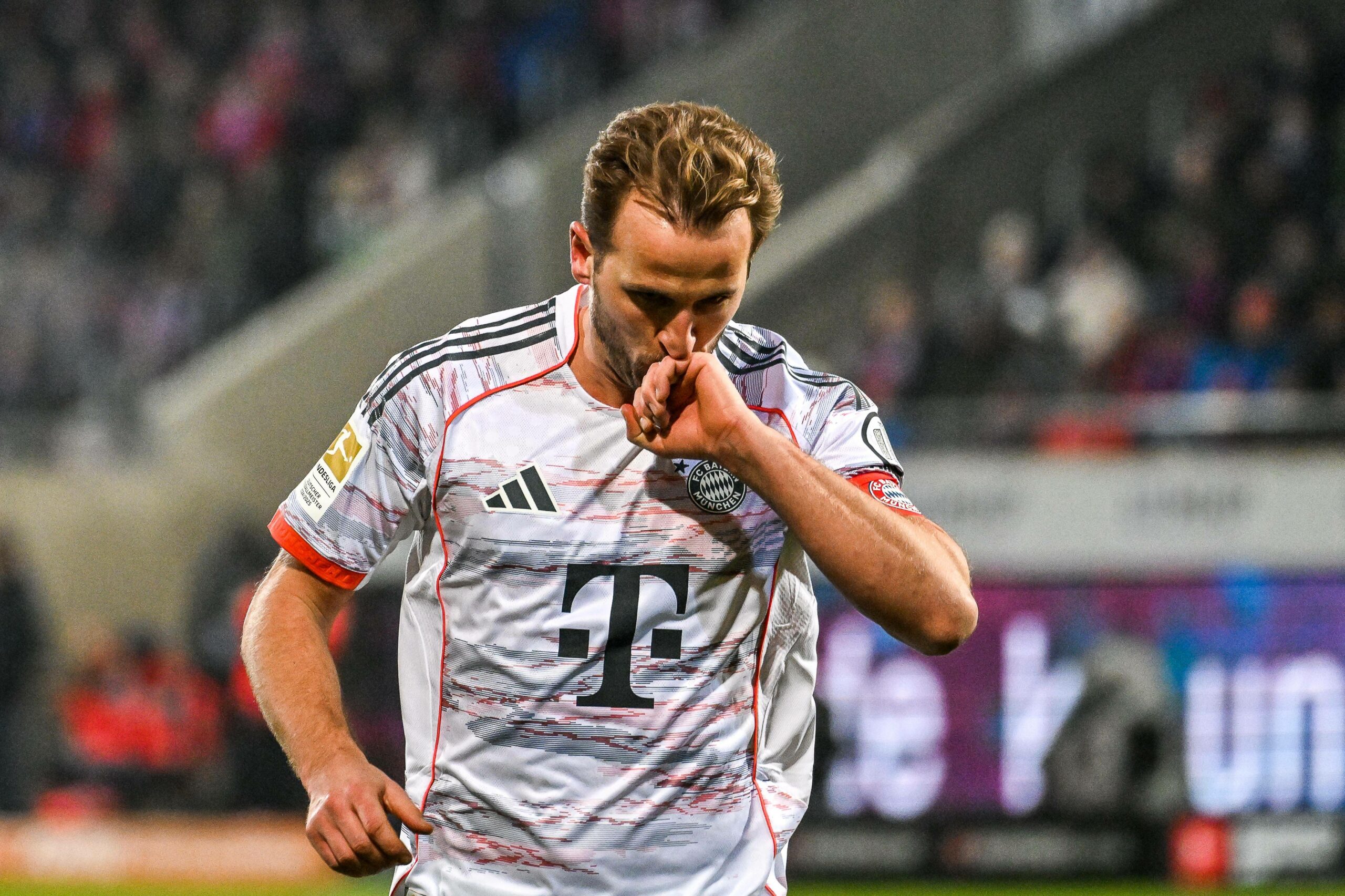 Harry Kane jubelt nach seinem Tor gegen Heidenheim