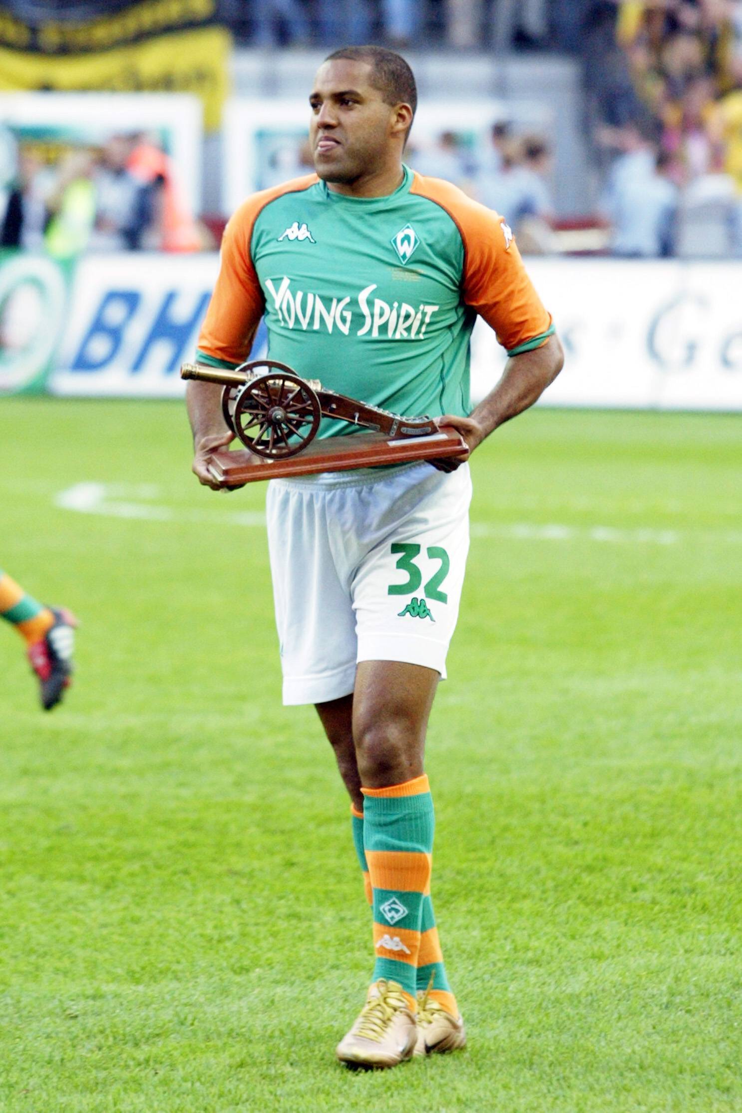 Ailton mit der Torjäger-Kanone