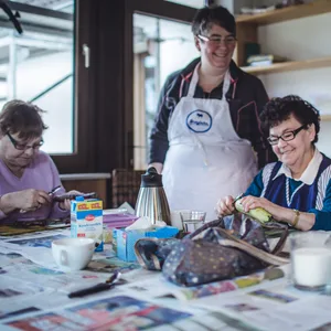 Eine Wohngruppe, in denen Bewohner zusammen kochen und leben (Symbolfoto).