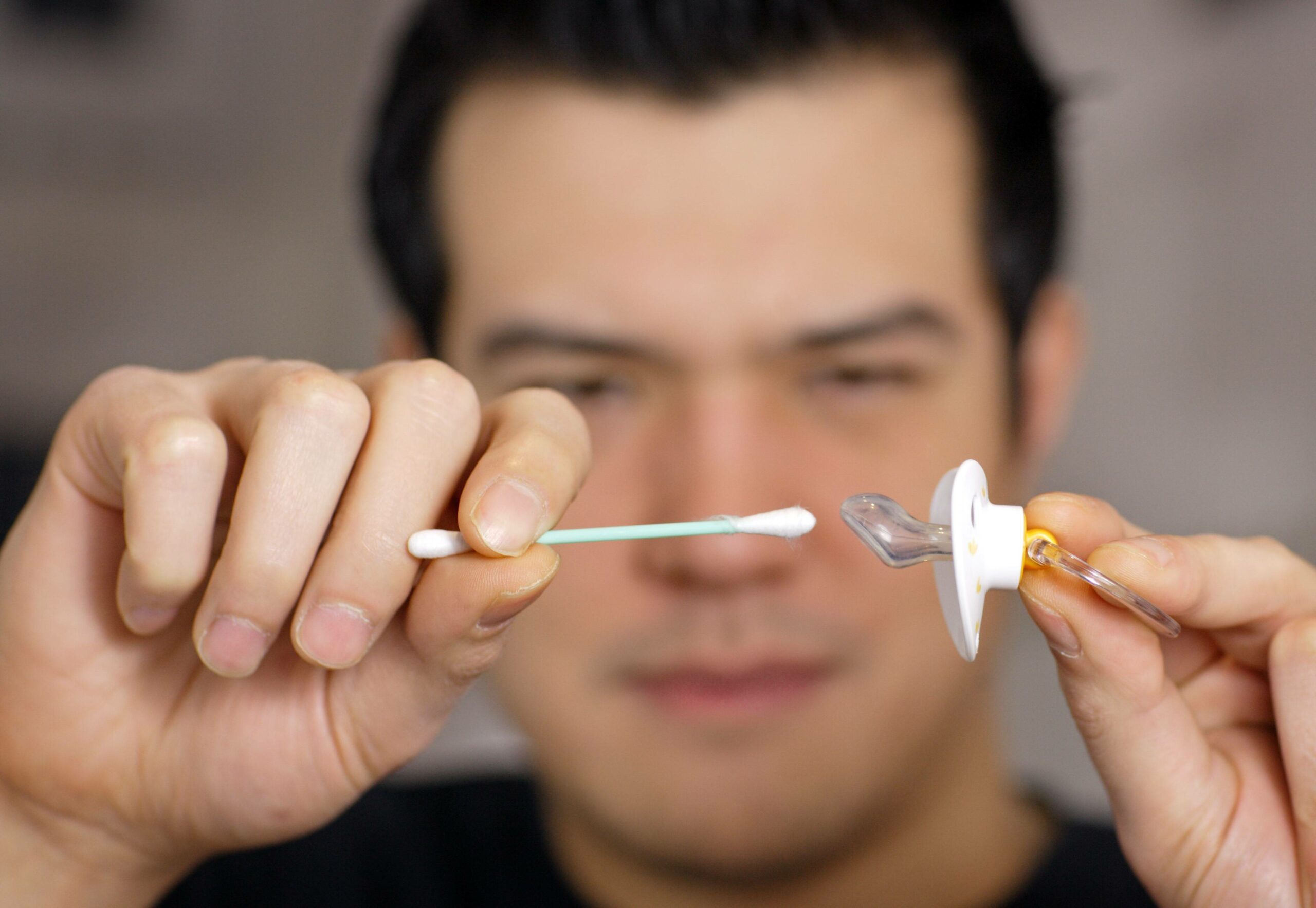 Ein Mann hat versucht, bei einem Vaterschaftstest zu betrügen – und flog auf. (Symbolbild)