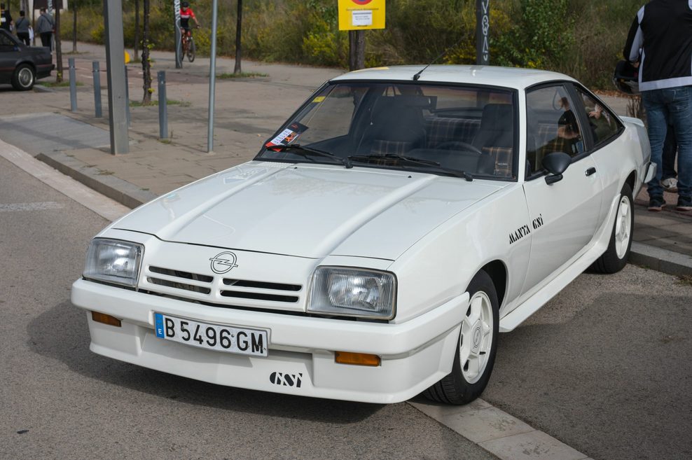 Weißer Opel Manta