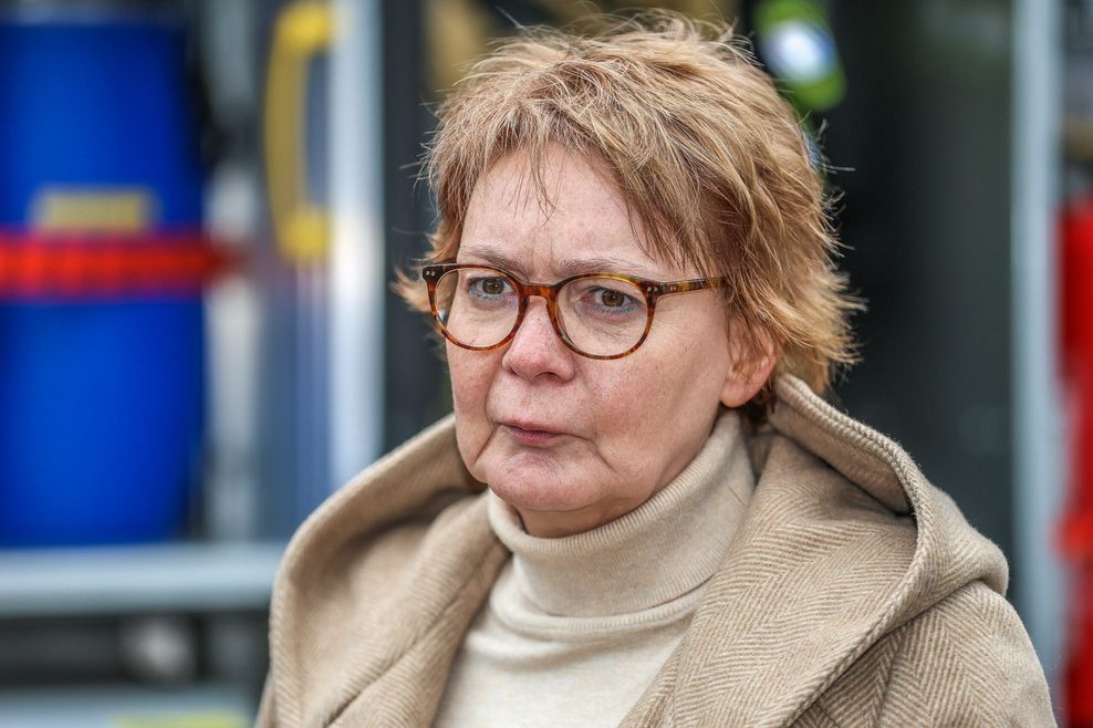 Niedersachsens Innenministerin Daniela Behrens schaut ernst