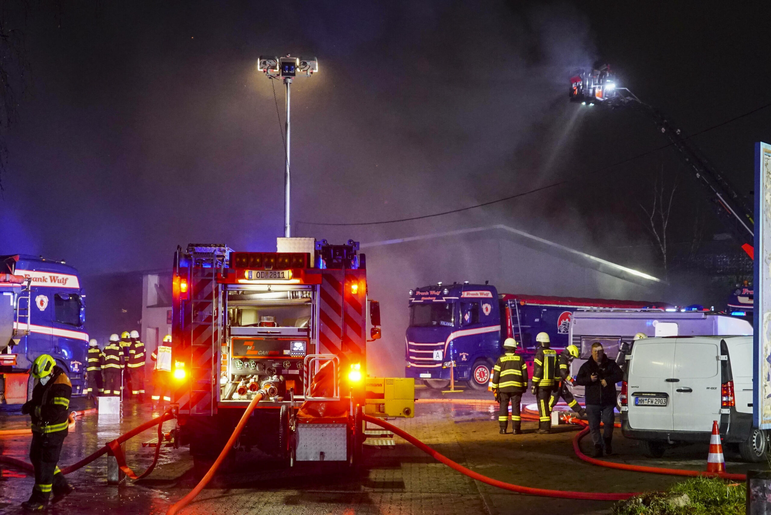 Die Löscharbeiten dauerten fast die ganze Nacht.