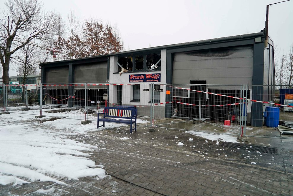 Fotos vom Morgen zeigen das Ausmaß der Zerstörung.