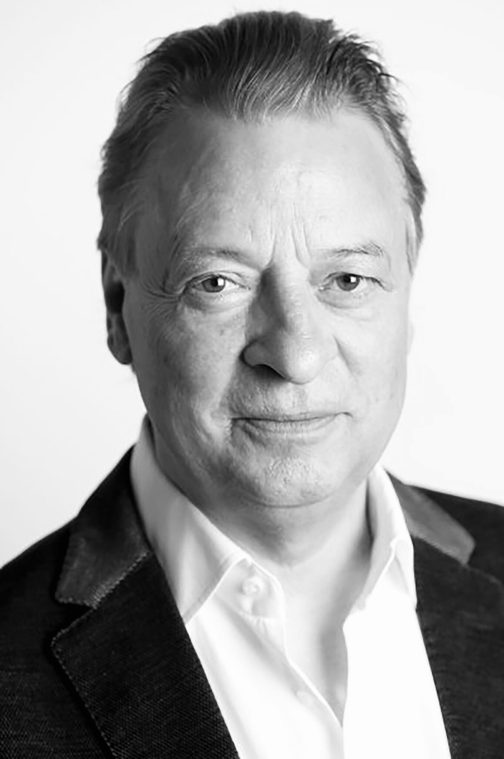 Schwarz-weiß-Porträt eines älteren Mannes