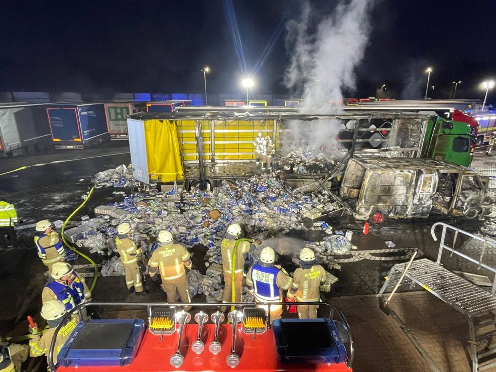 Der Feuerwehr gelang es, den Sattelzug zu löschen.