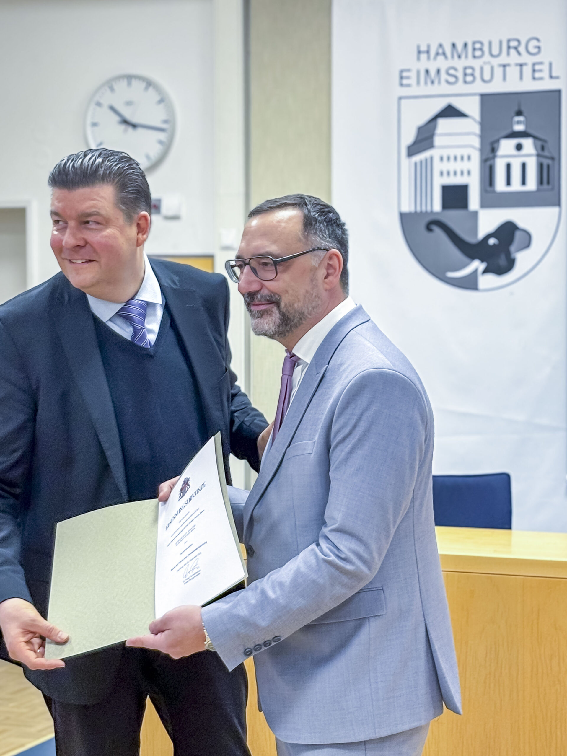 Bezirkssenator Andreas Dressel (SPD, l.) und der neue Eimsbütteler Bezirksamtsleiter Christian Zierau (r.).