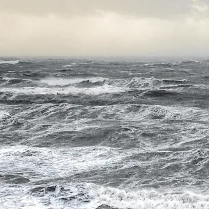 Das stürmische Meer.