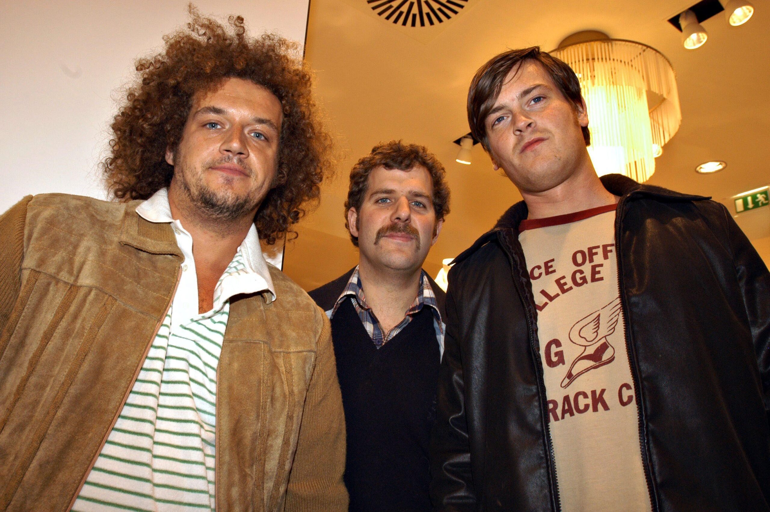 Malte Pittner (r) mit seinen Bandkollegen von Deichkind im Jahr 2004.