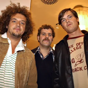 Malte Pittner (r) mit seinen Bandkollegen von Deichkind im Jahr 2004.