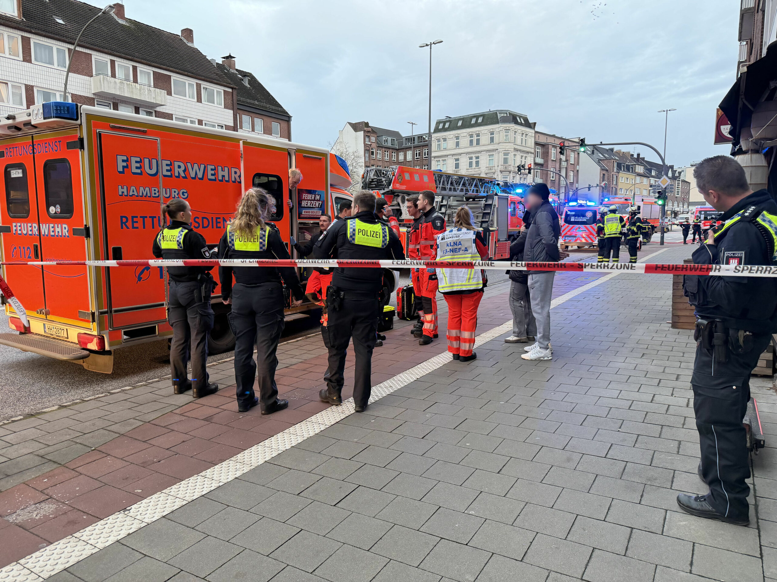 Einsatz in Hoheluft-Ost: Familie erleidet Kohlenmonoxid-Vergiftung