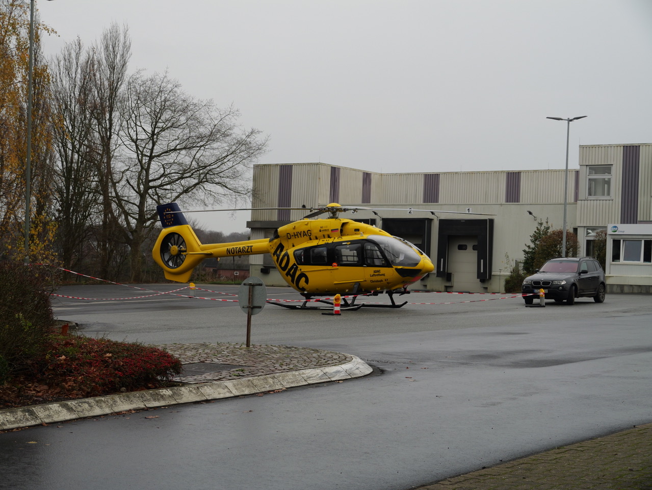 Ein Milchlaster ist in Hohenwestedt gegen den Rettungshubschrauber gekracht.