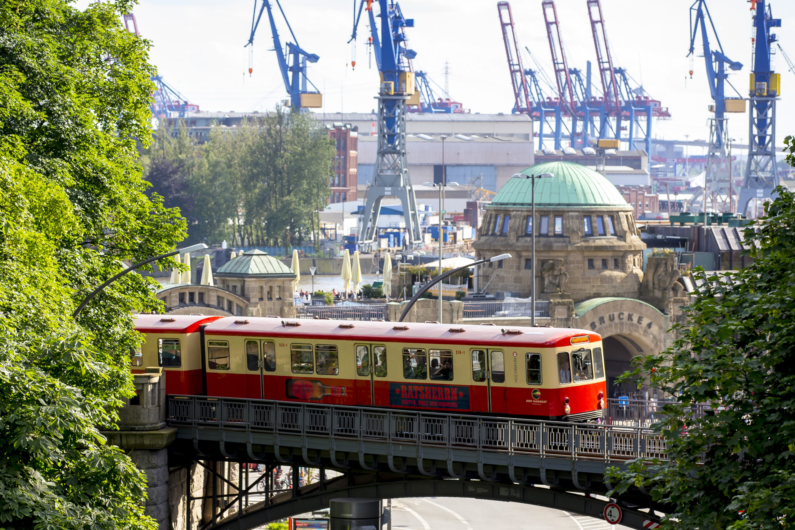 Der Hanseat besteht aus zwei Waggons aus den 50er Jahren.