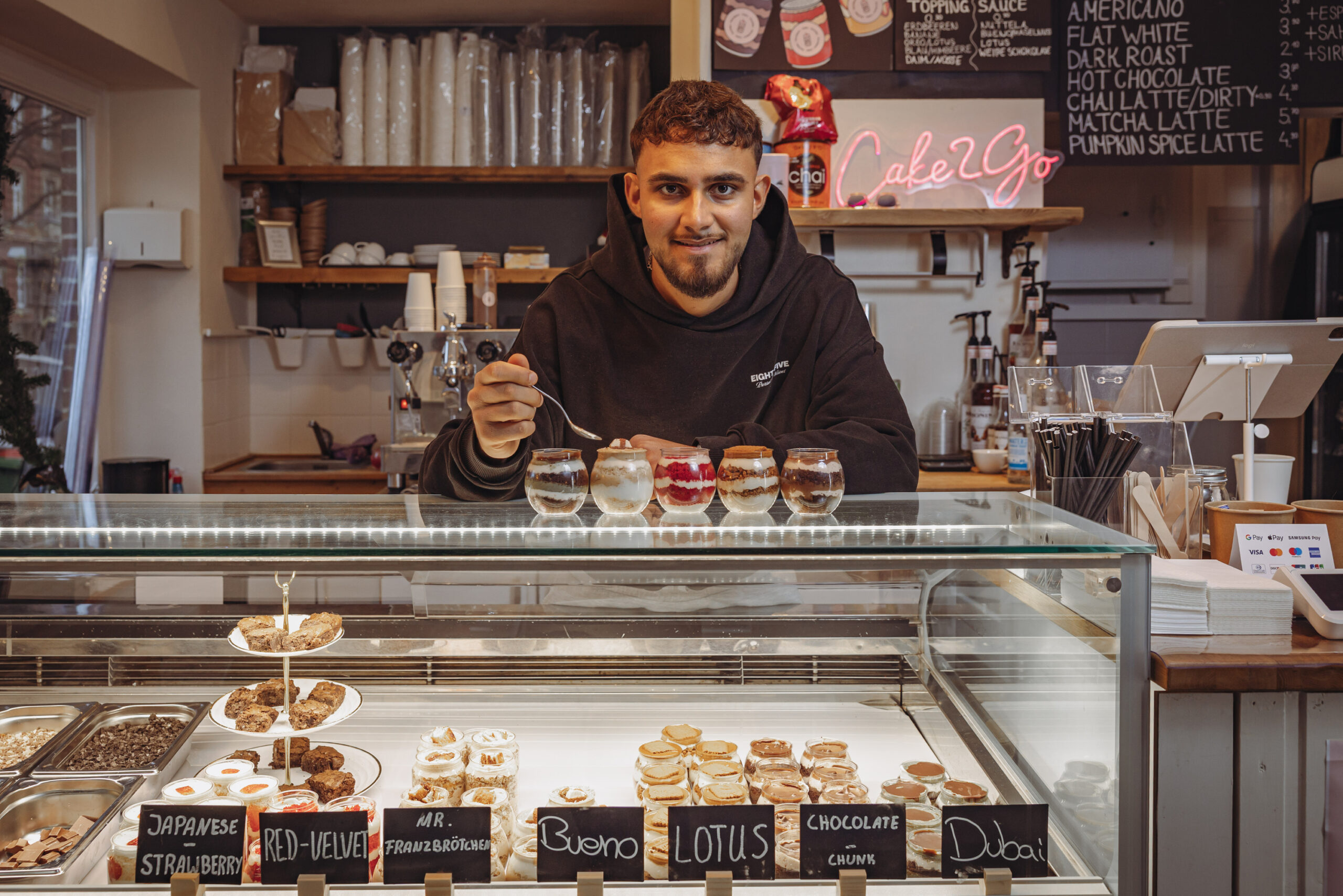 Reyyan Emir Kallab (19) in seinem neuen Pop-up-Laden