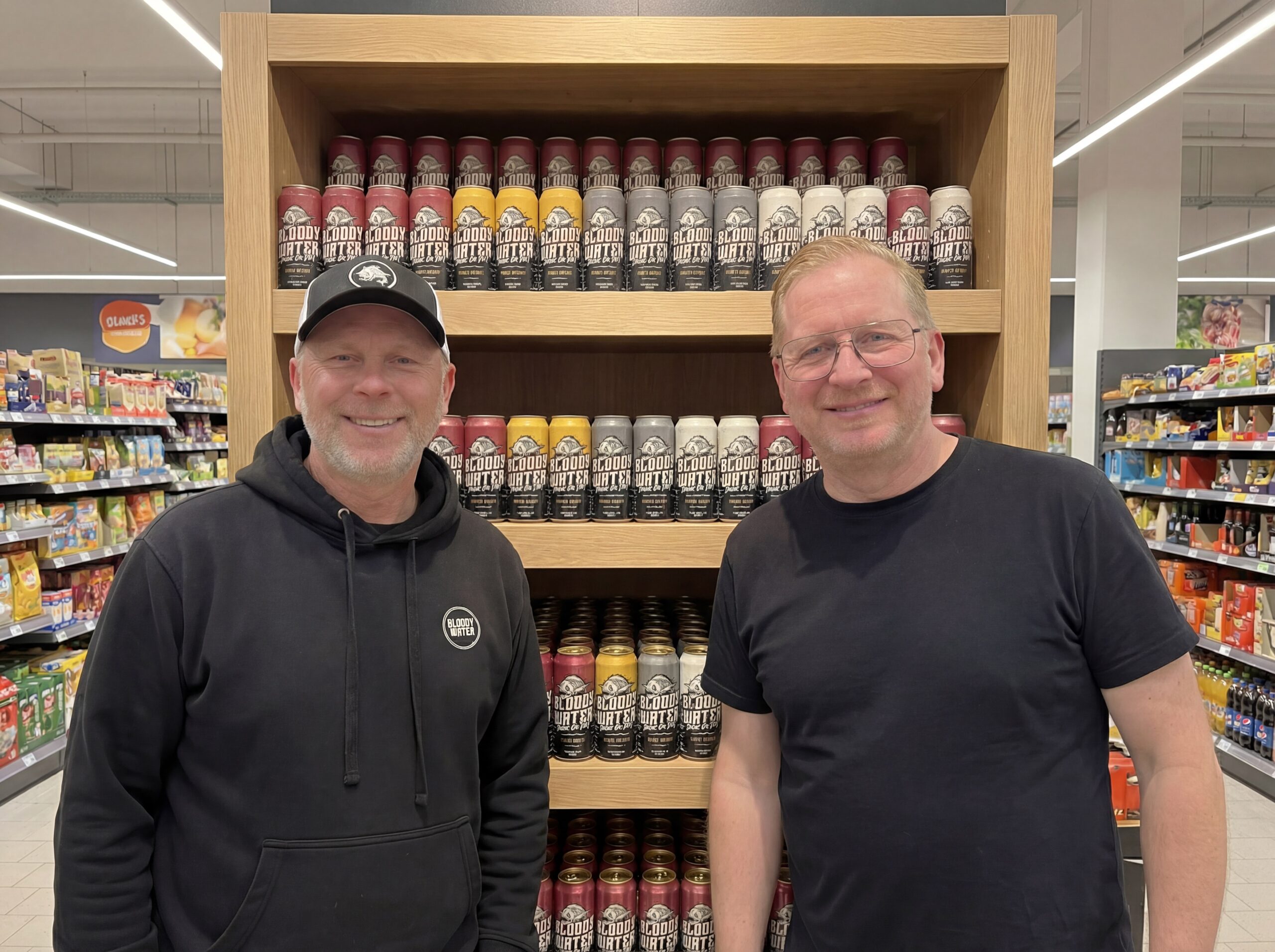 Matthias Riedel (l.) und sein Geschäftspartner Roman Gilz, Gründer von „Bloody Water“.