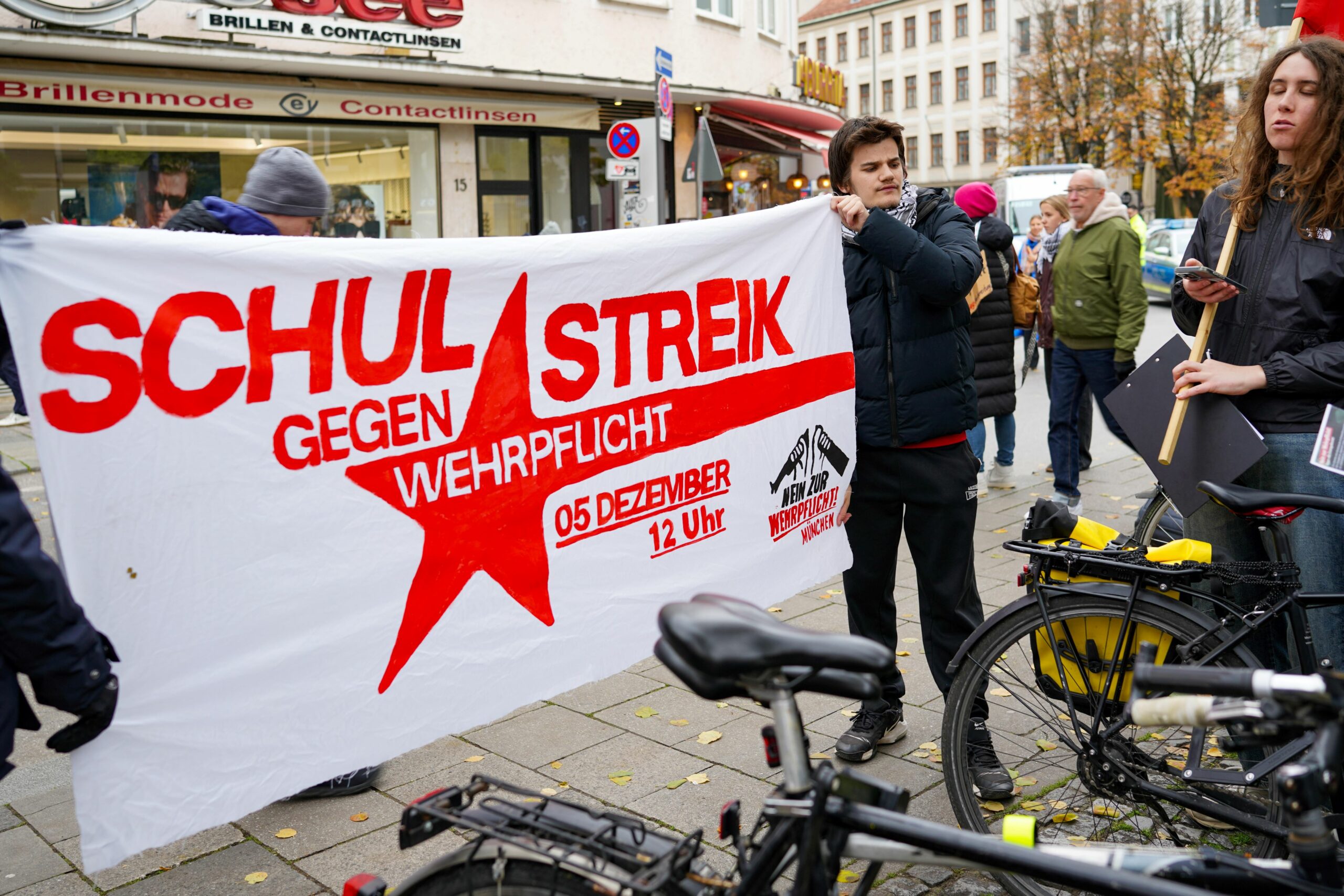 Schüler streiken gegen die Wehrpflicht (Archivbild).