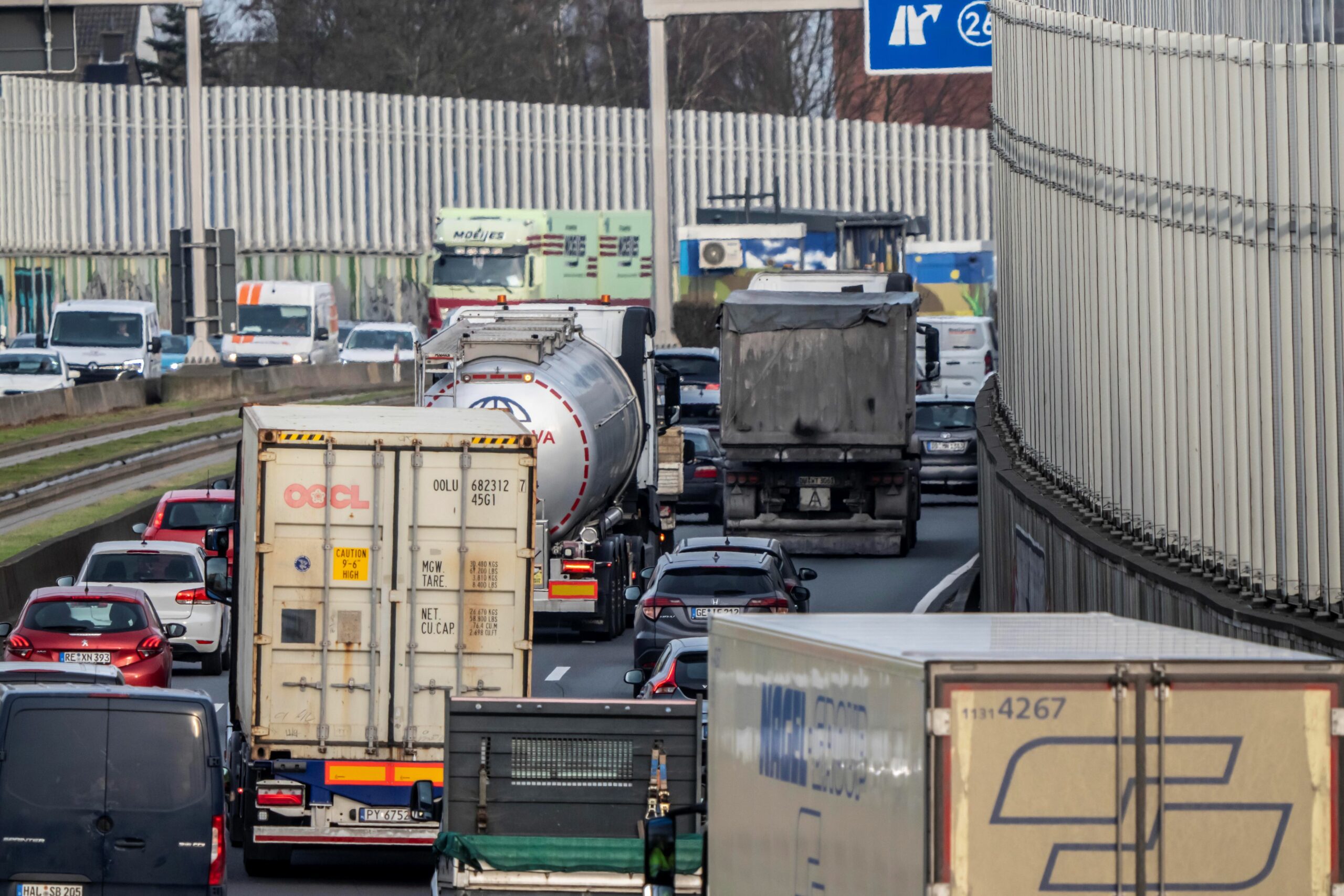 Stau auf einer Autobahn (Symbolbild).