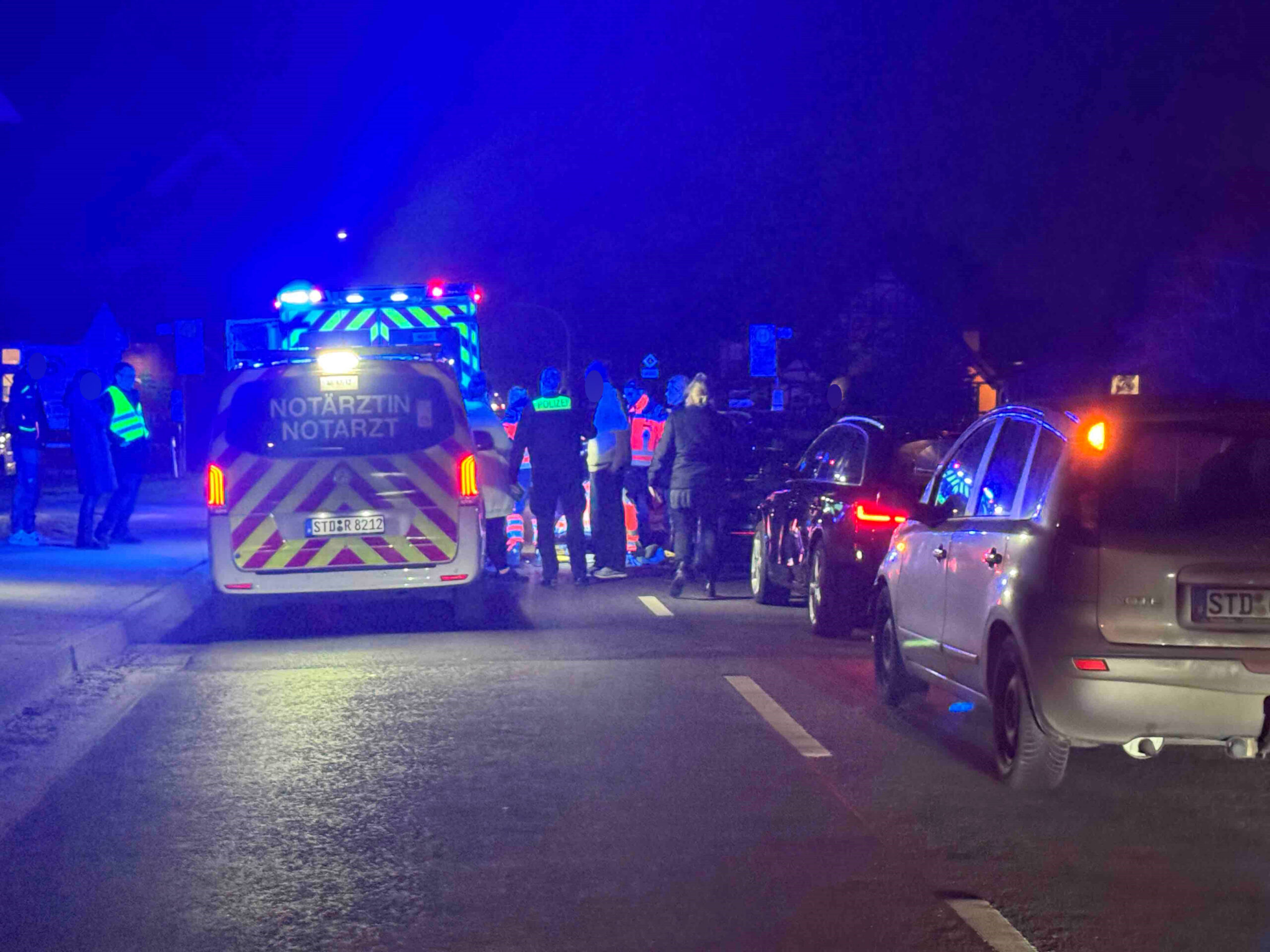 In Ladekop im Alten Land wurde eine 15-Jährige von einem Auto erfasst.