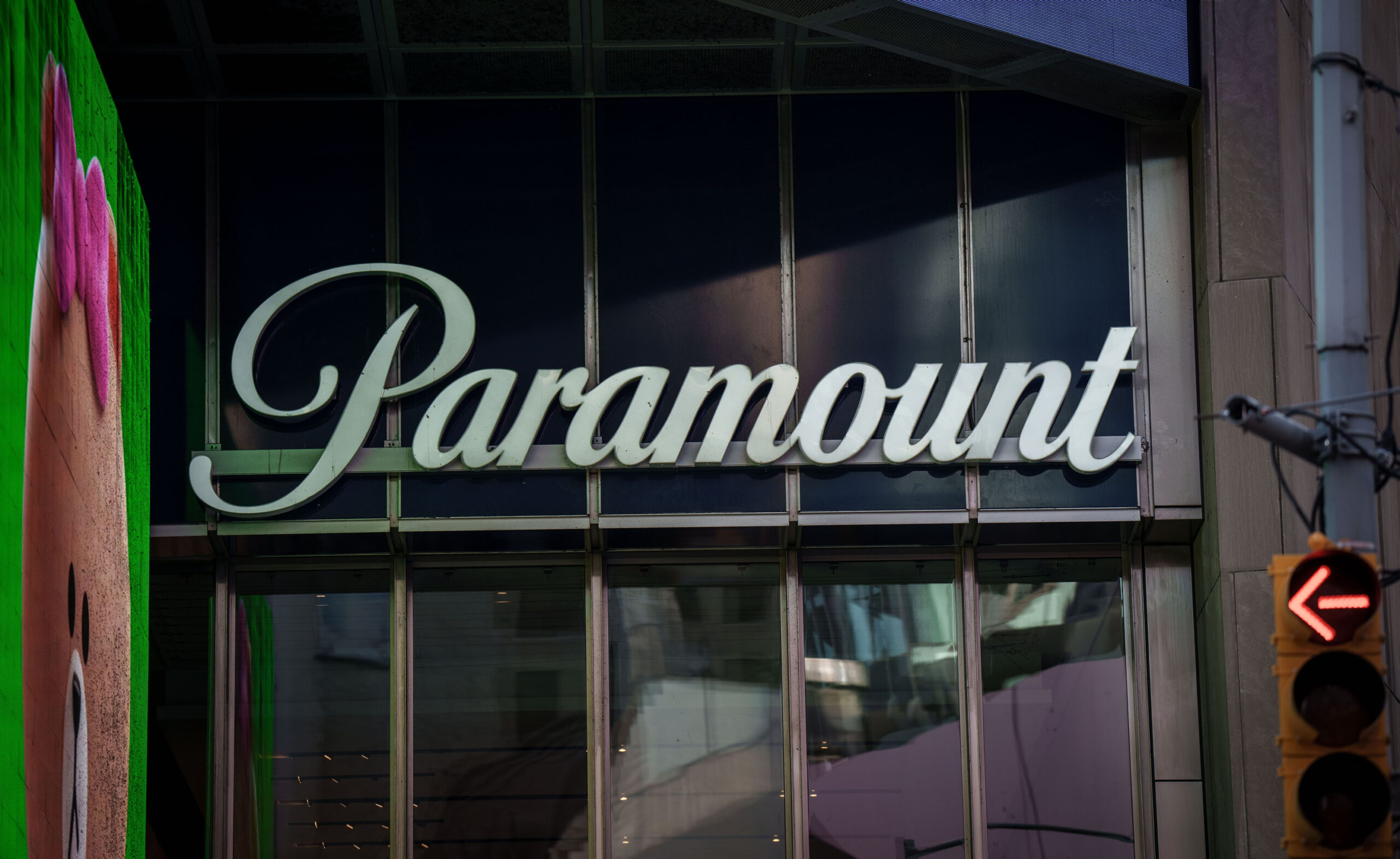 Das Logo von Paramount am Times Square, aufgenommen in Manhattan.