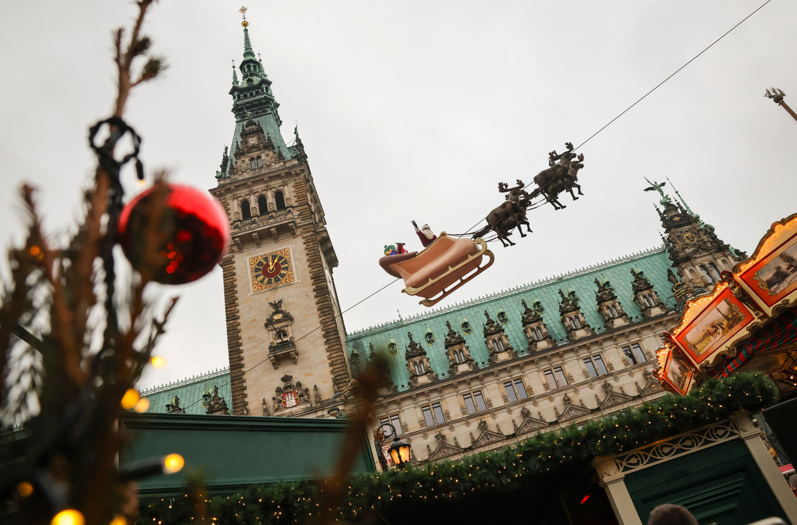 Der Weihnachtsmarkt am Hamburger Rathaus