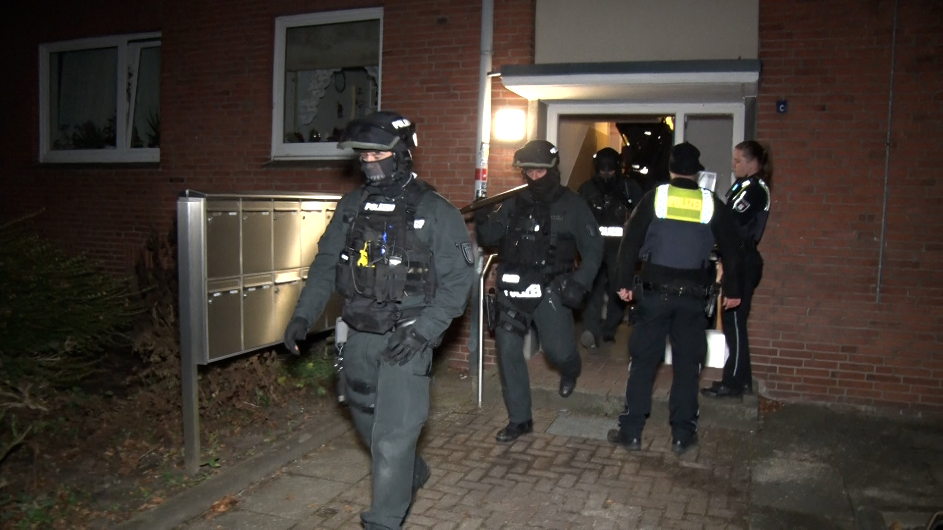 Die Spezialkräfte der USE waren in Wilhelmsburg im Einsatz.