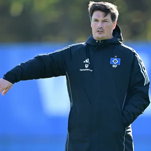 HSV-Trainer Merlin Polzin im Training