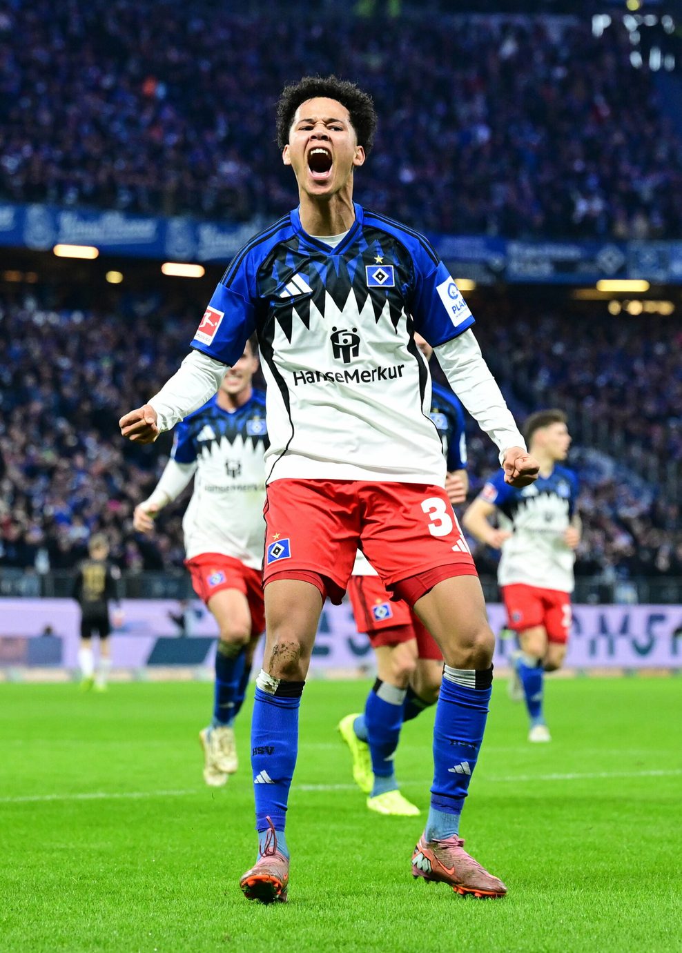 HSV-Talent Alexander Rössing-Lelesiit jubelt