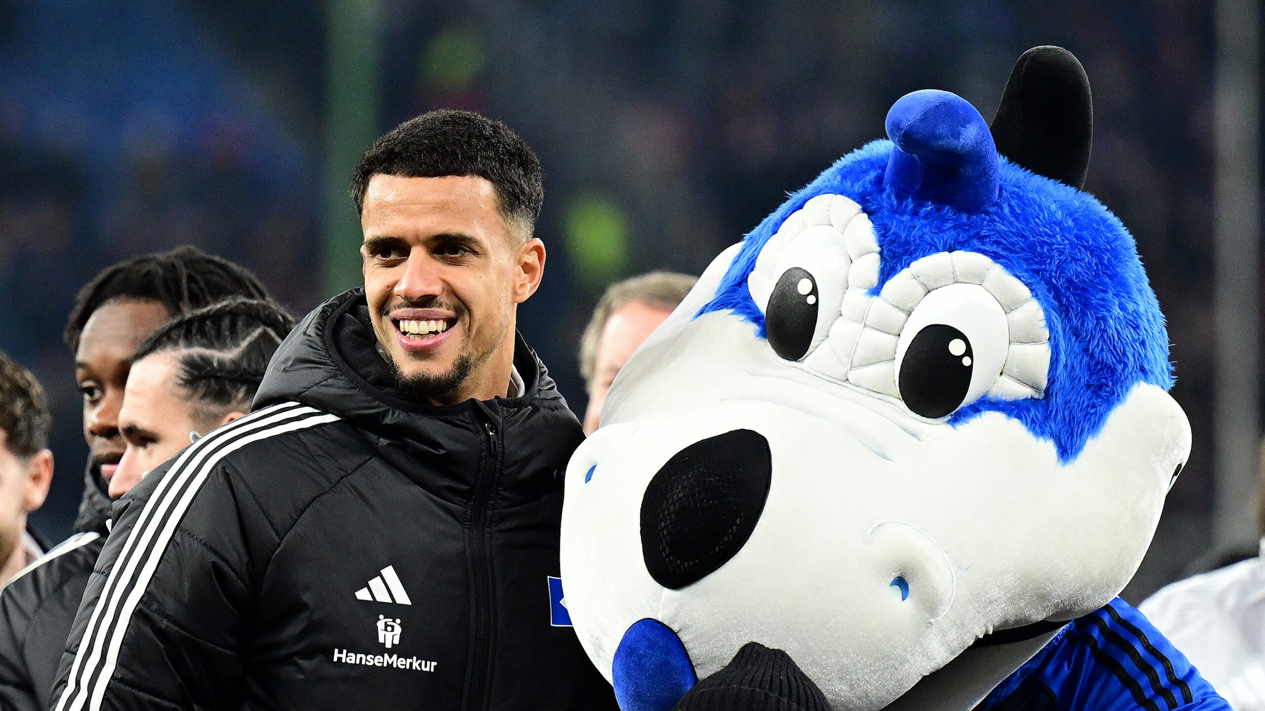 Robert Glatzel lächelt neben Dino Hermann