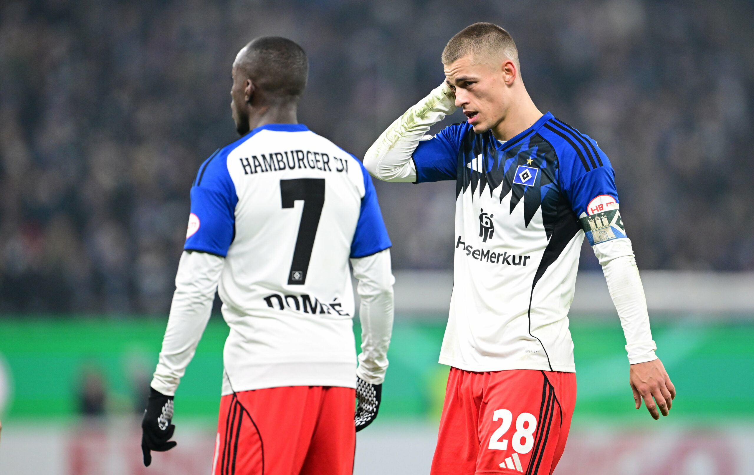 Miro Muheim und Jean-Luc Dompé enttäuscht auf dem Spielfeld