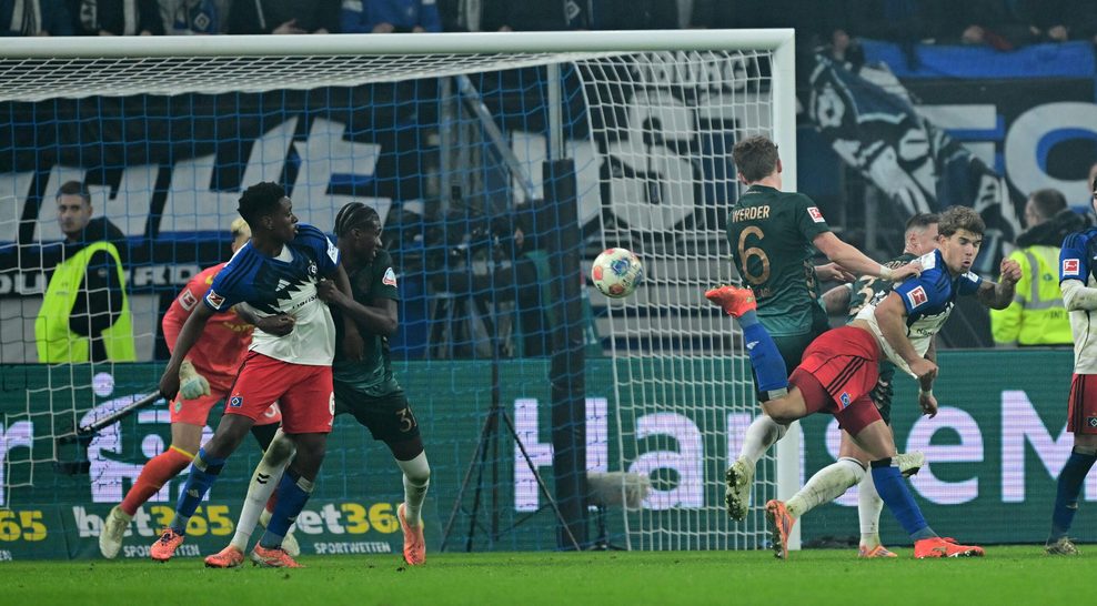 HSV-Profi Luka Vuskovic erzielt im Spiel gegen Werder Bremen ein Traumtor