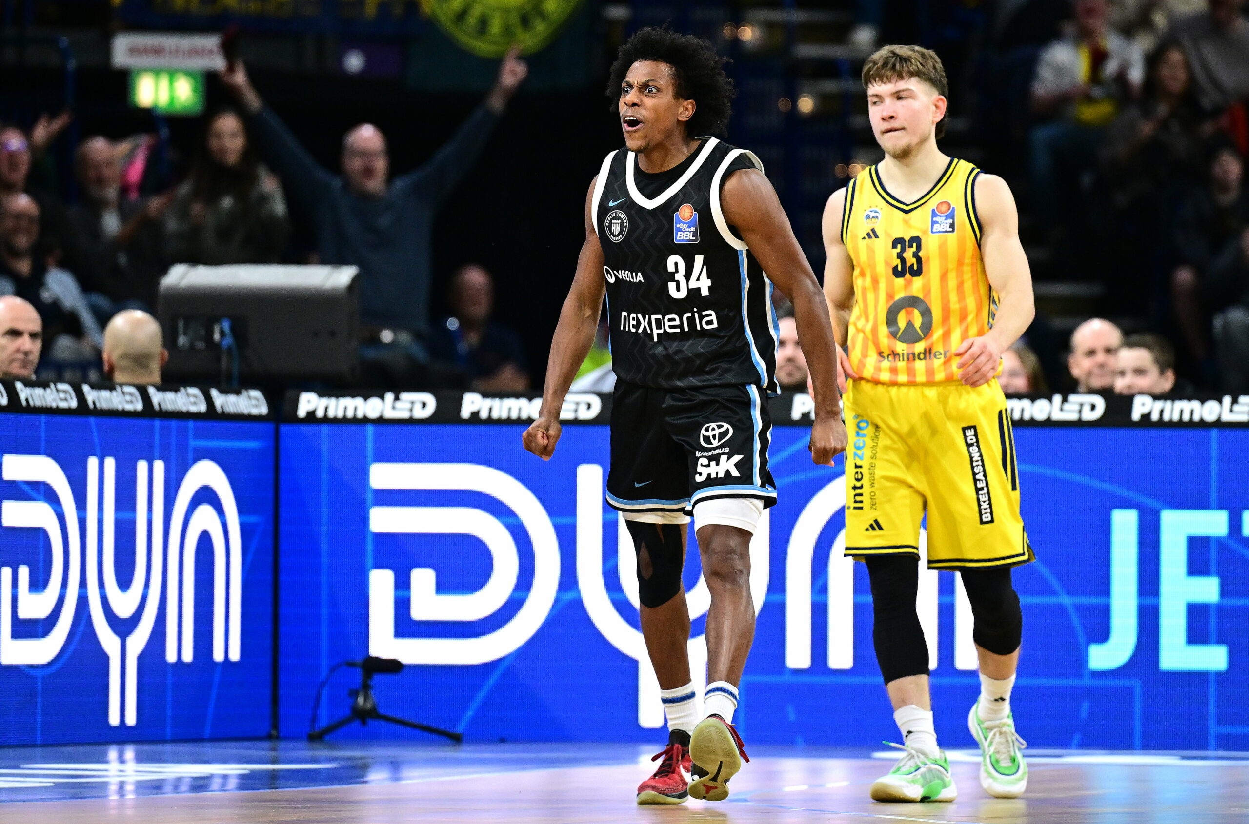 Ross Williams schreit seine Freude heraus, Bennet Hundt schaut ernüchtert