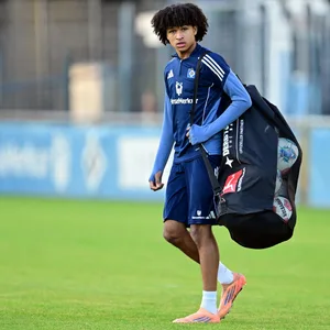 Thierry Sedlatschek trägt einen Ballsack