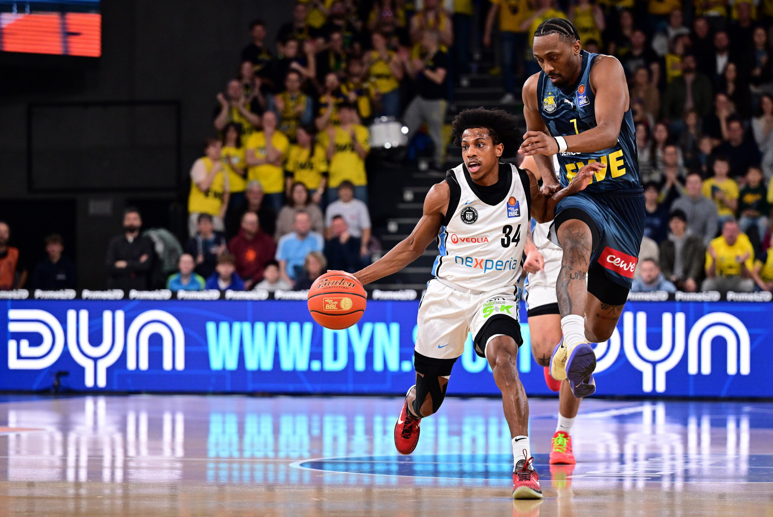 Ross Williams im Zweikampf mit Dakarai Tucker