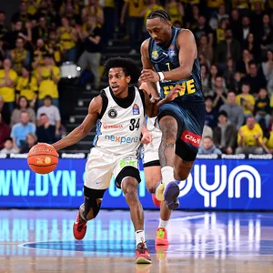 Ross Williams im Zweikampf mit Dakarai Tucker