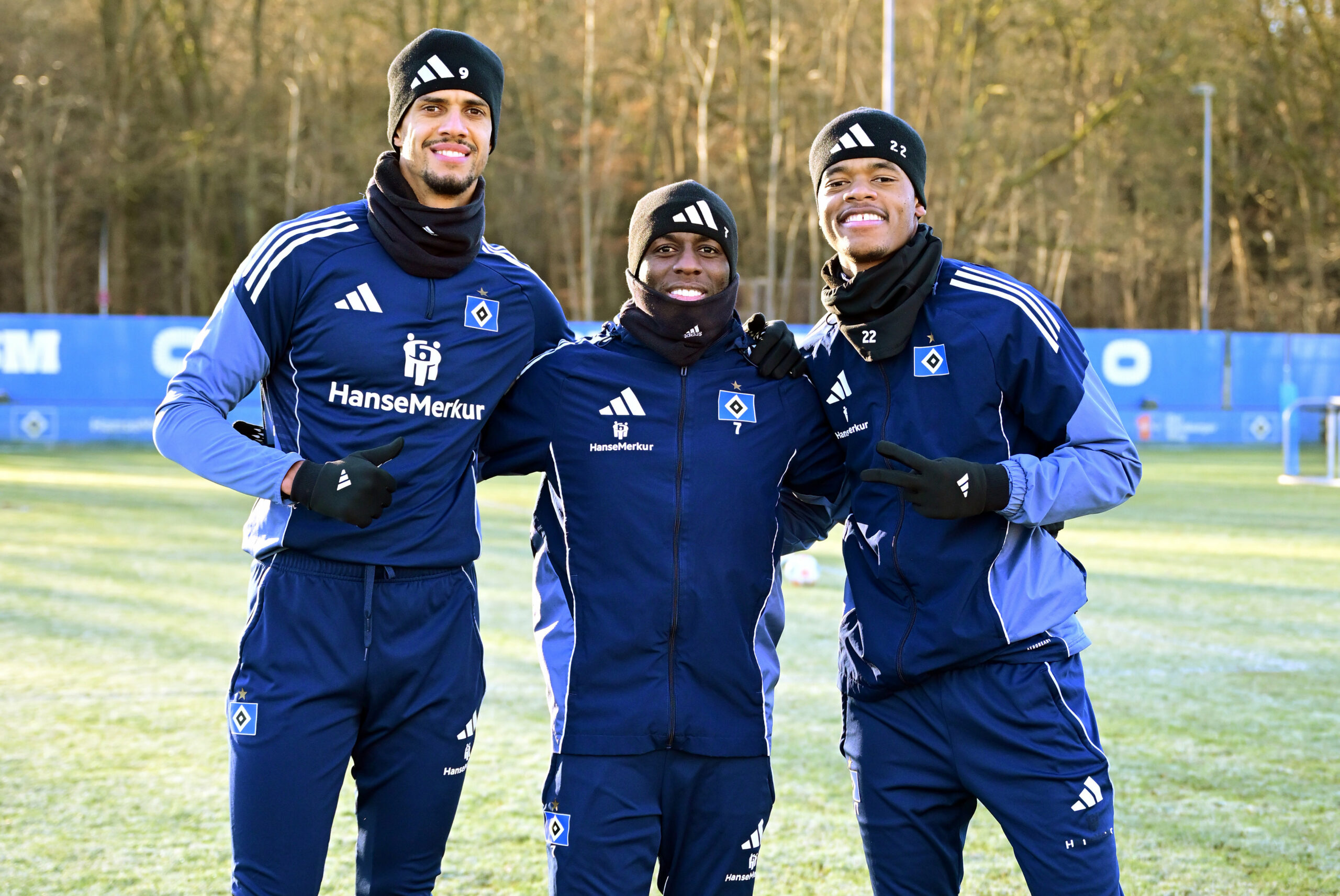 Die HSV-Profis Robert Glatzel, Jean-Luc Dompé und Warmed Omari (v.l.) nach ihrer Trainingseinheit am Dienstag.