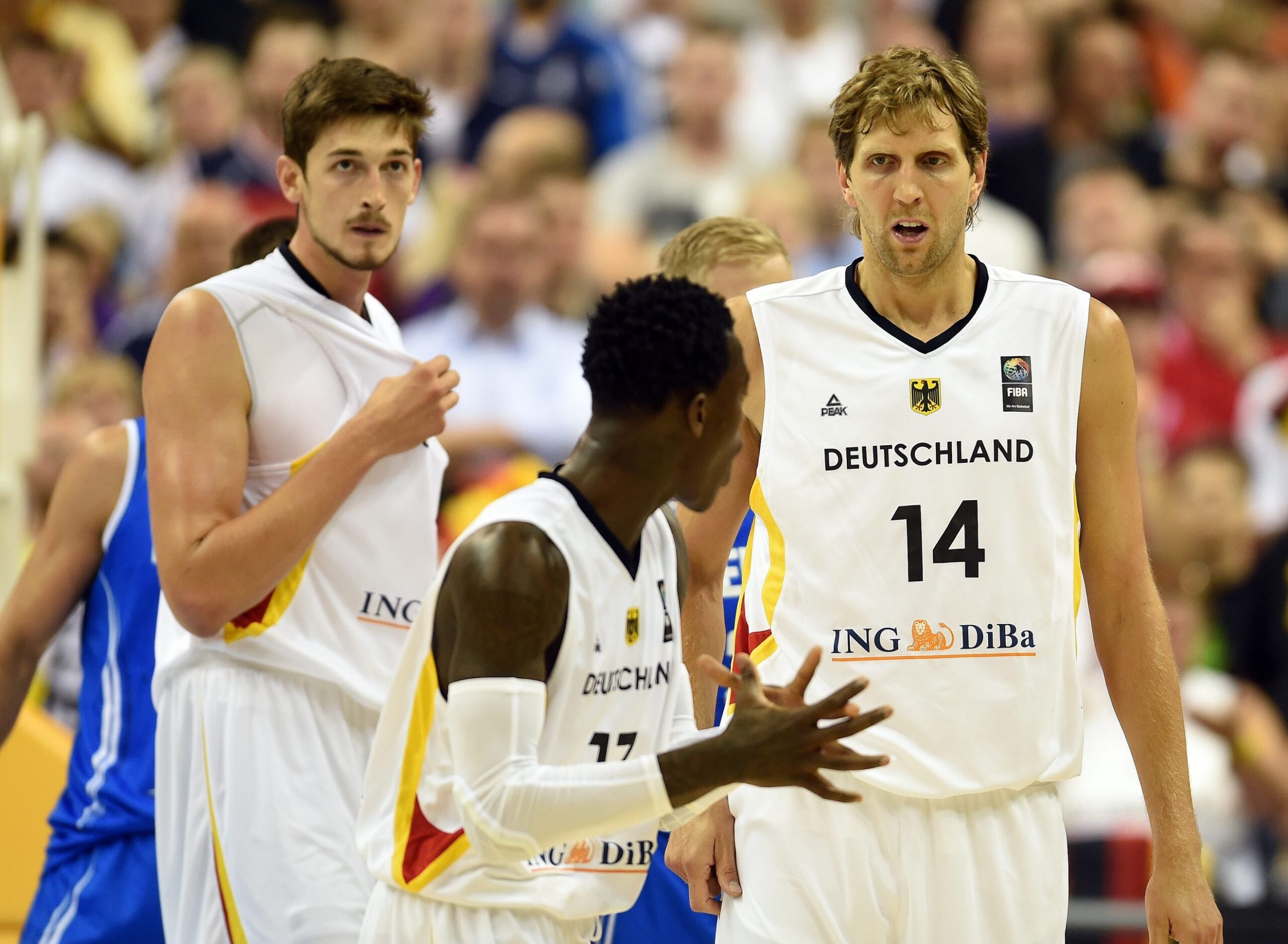 Tibor Pleiß bei der EM 2015 neben Dirk Nowitzki und Dennis Schröder