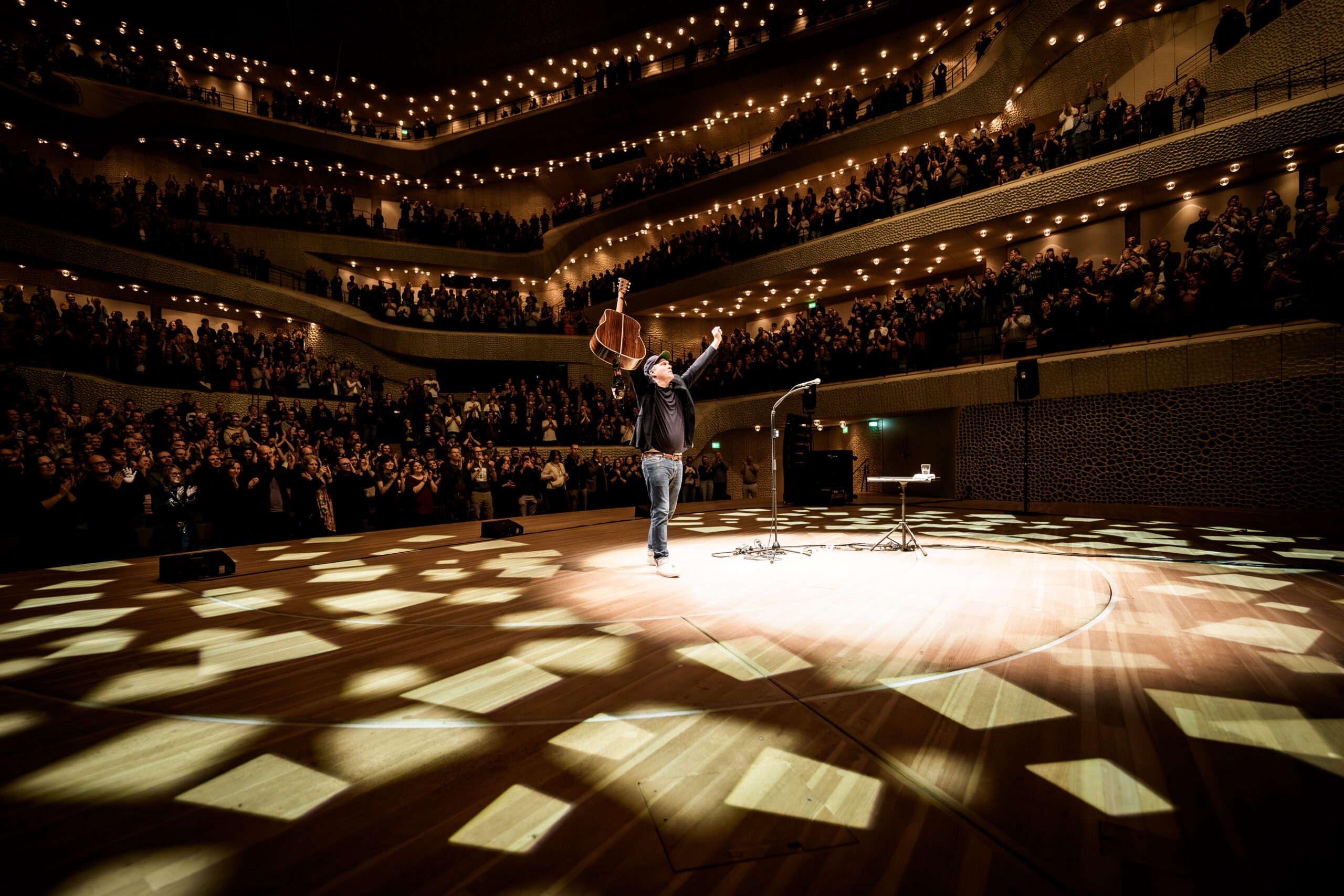 Thees Uhlmann in der Elbphilharmonie.