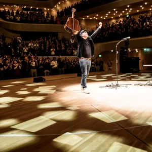 Thees Uhlmann in der Elbphilharmonie.