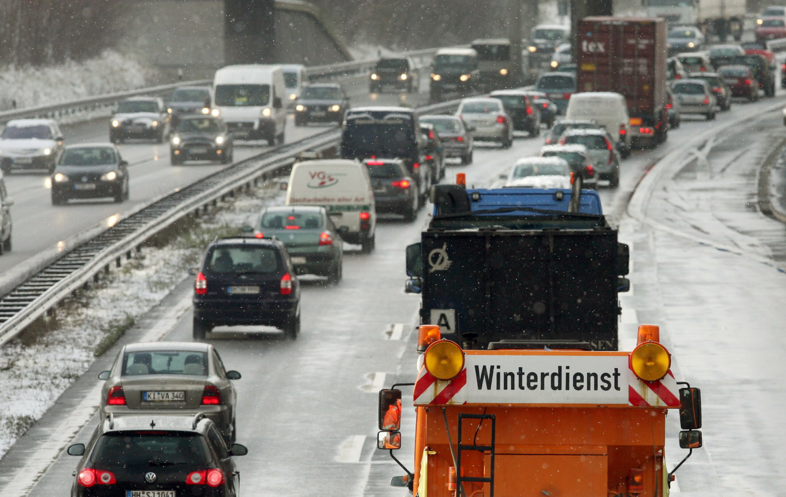 Stockender Verkehr auf der A7 (Archivbild).
