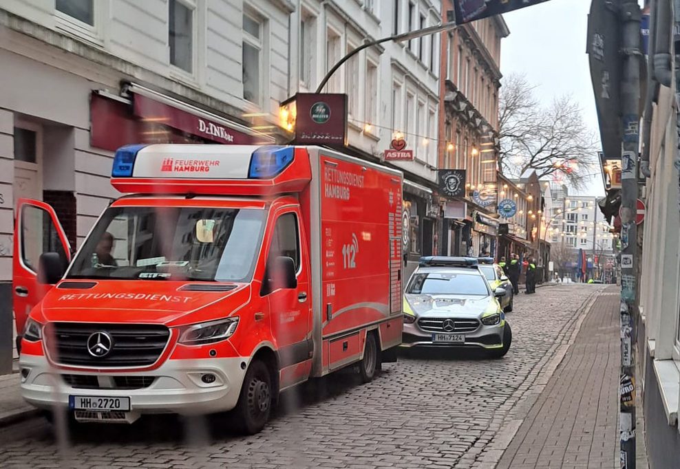 Ein Verletzter bei Schlägerei in Kneipe auf St.. Pauli – Täter flüchten durch Herbertstraße