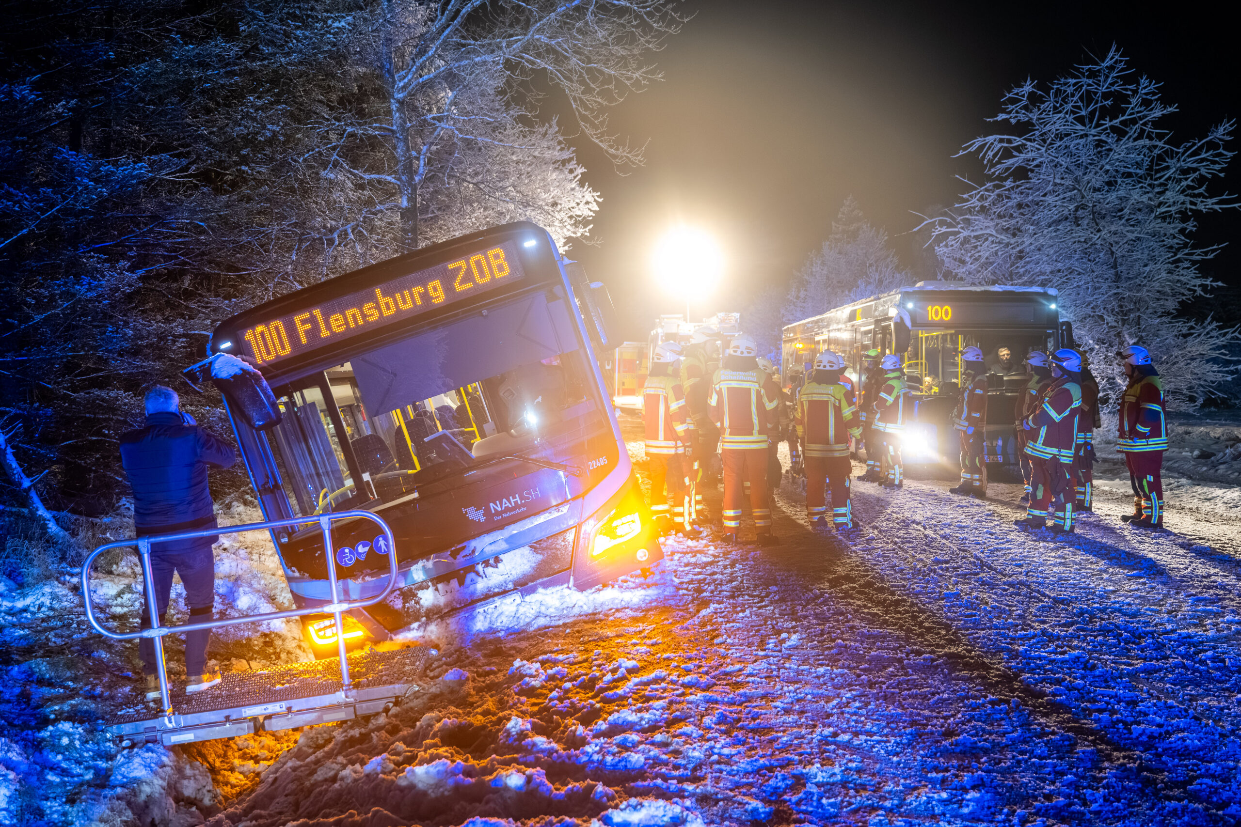 Am Montagmorgen ist ein Linienbus bei Schafflund im Graben gelandet.