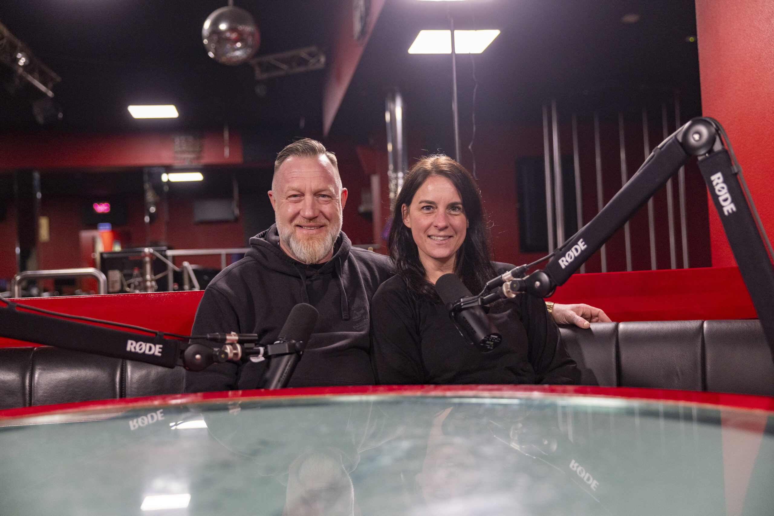 Podcast-Team: Kult-Koberer Fabian Zahrt mit MOPO-Redakteurin Wiebke Bromberg