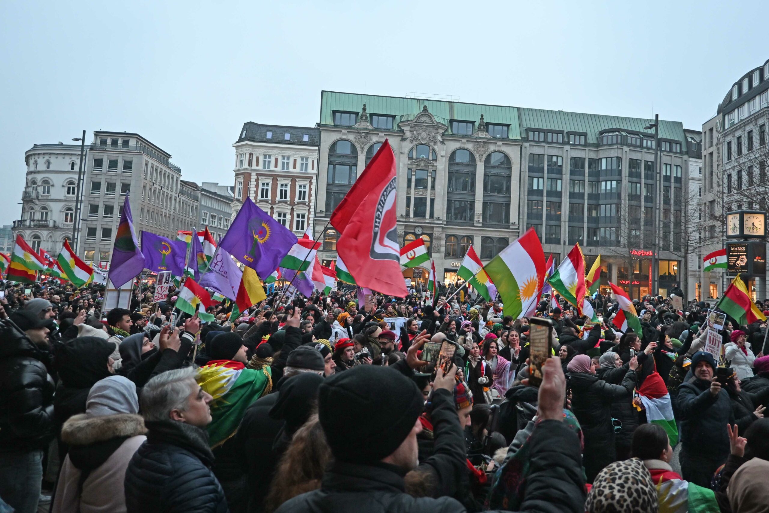 Pro-kurdische Demo in der Hamburger City.