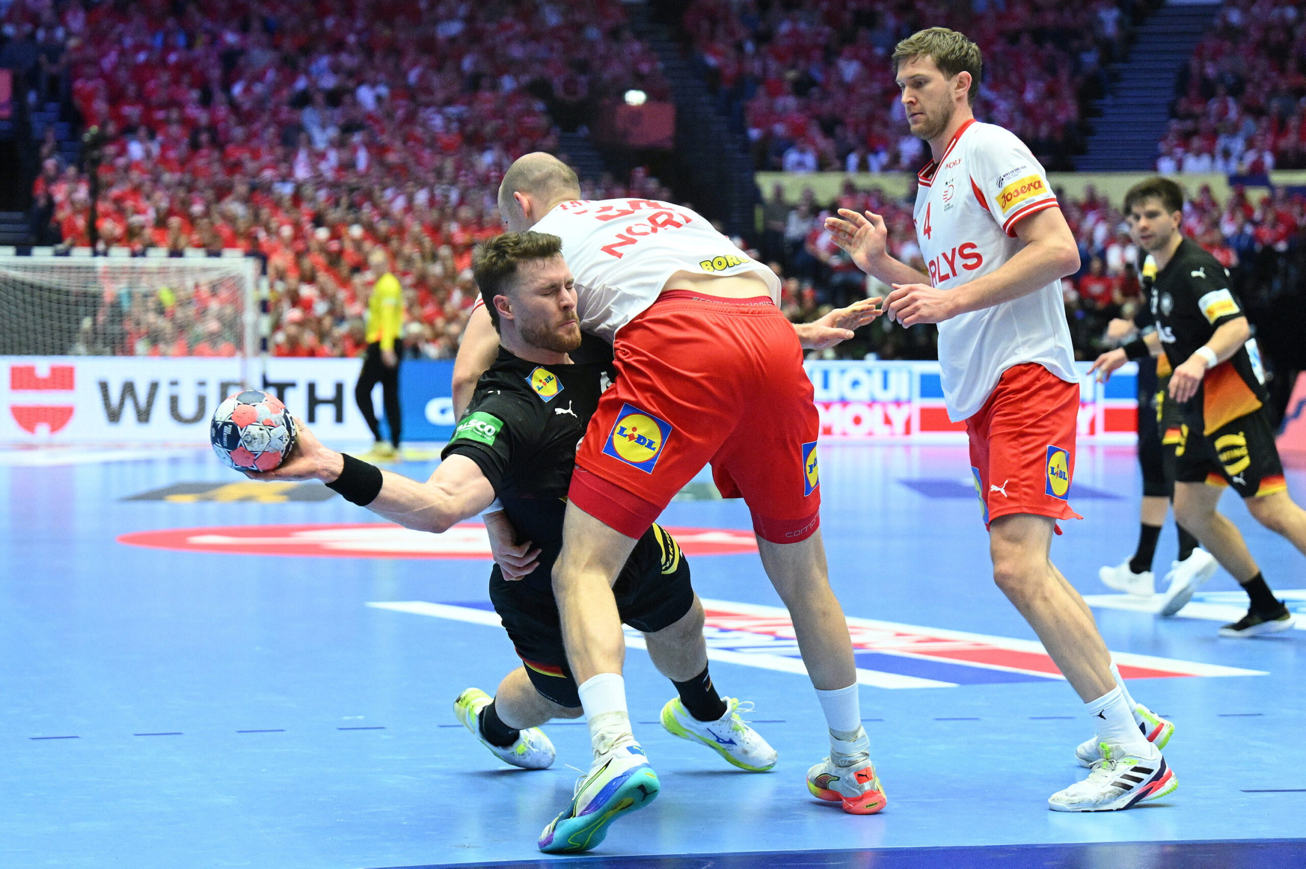 Simon Hald Jensen stoppt Johannes Golla