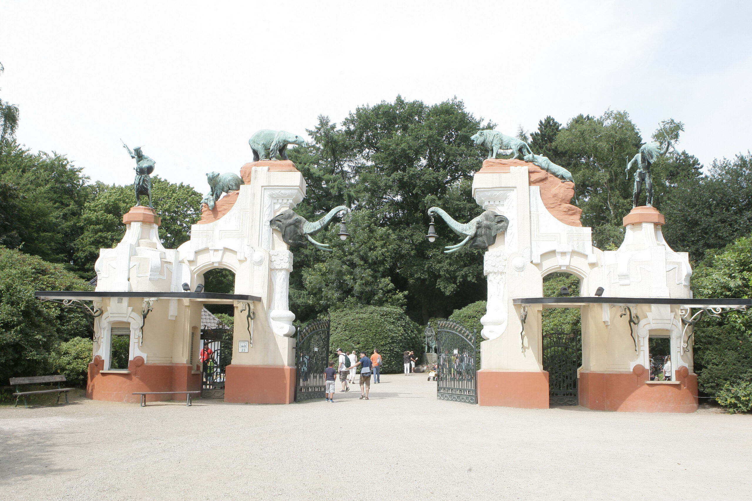 Brandalarm in Hagenbecks Tierpark – mehrere Löschfahrzeuge im Einsatz