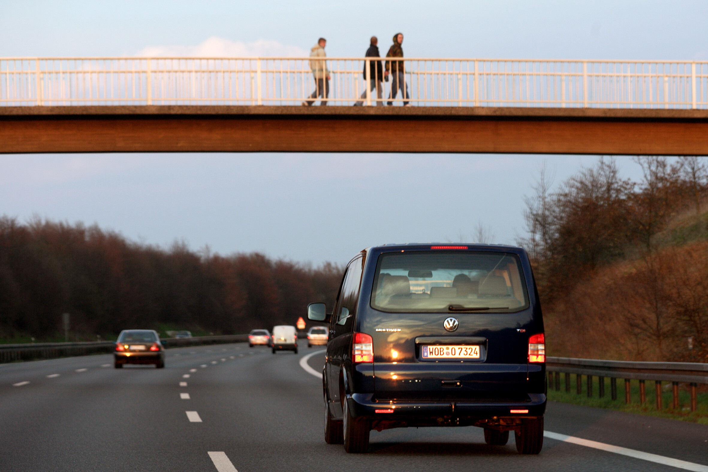 Eine Autobahnbrücke bei Hannover in Niedersachsen. (Symbolbild)