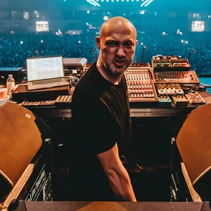 Paul Kalkbrenner bei einem Konzert in Hannover. Darf er auch in Hamburg auftreten? (Archivbild)