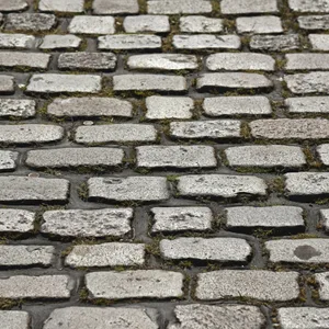 Der Stein des Anstoßes liegt auf Hamburgs Straßen: Kopfsteinpflaster.